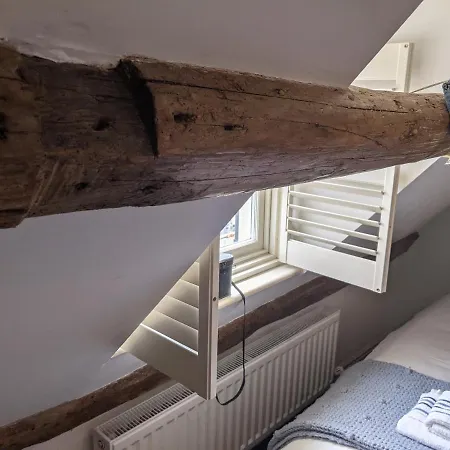 Sea View Prime Historic Old Town Location *