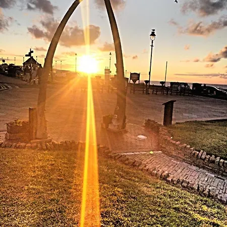 Sea View Prime Historic Old Town Location *